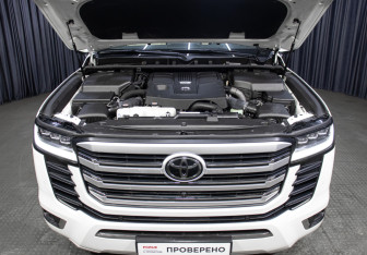 Подержанный автомобиль Toyota Land Cruiser Suv 2021 года (9 фото)