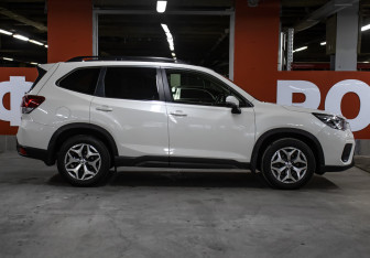 Подержанный автомобиль Subaru Forester Suv 2020 года (4 фото)
