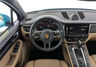 Подержанный автомобиль Porsche Macan 2021 года (22 фото)