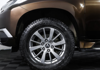 Подержанный автомобиль Mitsubishi Pajero Sport 2018 года (24 фото)