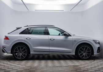 Подержанный автомобиль Audi Q8 2018 года (4 фото)