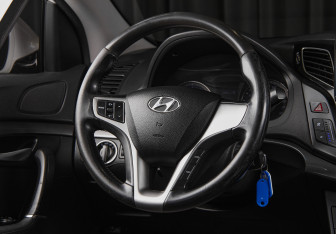 Подержанный автомобиль Hyundai i40 Sedan 2013 года (13 фото)