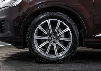 Подержанный автомобиль Audi Q7 2020 года (30 фото)