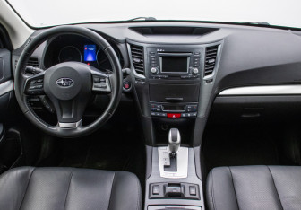 Подержанный автомобиль Subaru Outback Wagon 2012 года (13 фото)