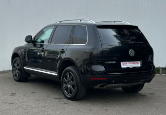 Подержанный автомобиль Volkswagen Touareg 2007 года (7 фото)
