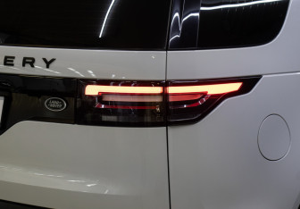 Подержанный автомобиль Land Rover Discovery 2018 года (28 фото)