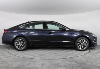 Подержанный автомобиль Hyundai Sonata 2021 года (4 фото)