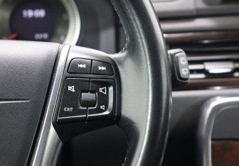 Подержанный автомобиль Volvo XC70 2012 года (17 фото)