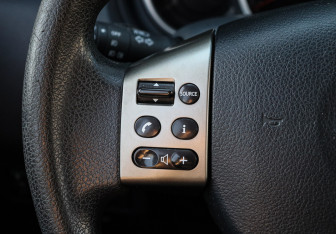 Подержанный автомобиль Nissan Tiida Hatchback 2010 года (18 фото)