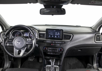 Подержанный автомобиль Kia Ceed Wagon 2019 года (10 фото)