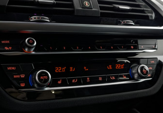 Подержанный автомобиль BMW X4 2021 года (20 фото)