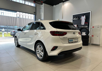 Подержанный автомобиль Kia Ceed Hatchback 2018 года (6 фото)