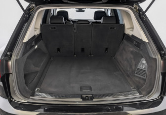 Подержанный автомобиль Volkswagen Touareg 2018 года (10 фото)