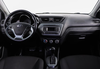 Подержанный автомобиль Kia Rio Hatchback 2015 года (6 фото)