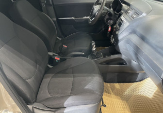 Подержанный автомобиль Kia Rio Sedan 2013 года (9 фото)