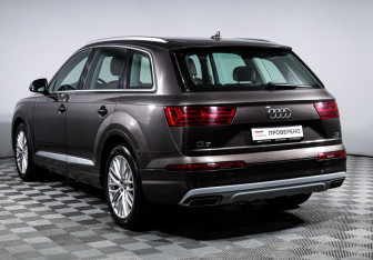 Подержанный автомобиль Audi Q7 2016 года (7 фото)