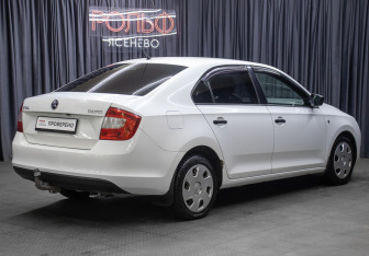 Подержанный автомобиль Skoda Rapid Liftback 2014 года (5 фото)