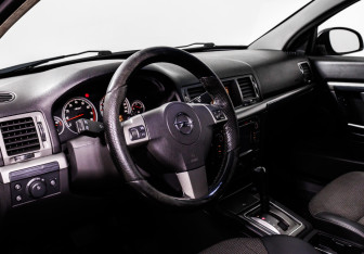 Подержанный автомобиль Opel Vectra Sedan 2007 года (12 фото)