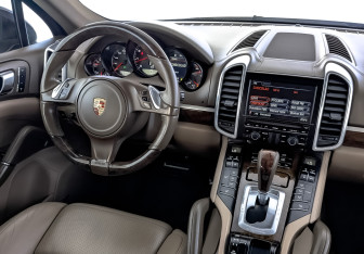 Подержанный автомобиль Porsche Cayenne 2014 года (30 фото)