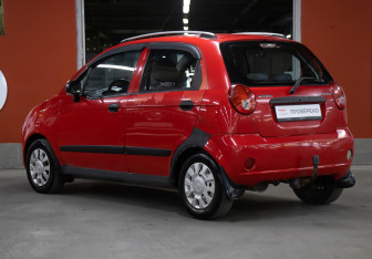 Подержанный автомобиль Chevrolet Spark 2007 года (7 фото)