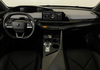 Подержанный автомобиль Changan UNI-V 2023 года (12 фото)