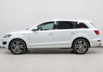 Подержанный автомобиль Audi Q7 2014 года (8 фото)