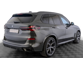 Подержанный автомобиль BMW X5 2024 года (5 фото)