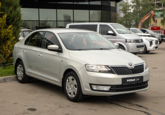 Подержанный автомобиль Skoda Rapid Liftback 2014 года (2 фото)