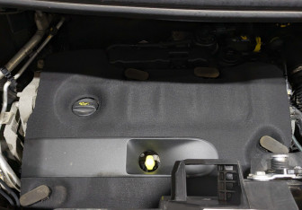 Подержанный автомобиль Peugeot Traveller 2020 года (9 фото)