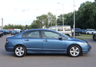Подержанный автомобиль Honda Civic Sedan 2011 года (4 фото)