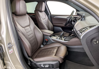 Подержанный автомобиль BMW X4 2019 года (24 фото)