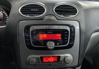 Подержанный автомобиль Ford Focus Hatchback 2009 года (13 фото)