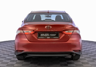 Подержанный автомобиль Toyota Camry Sedan 2021 года (6 фото)