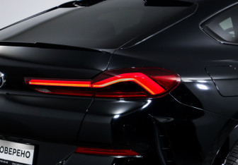 Подержанный автомобиль BMW X6 2023 года (19 фото)