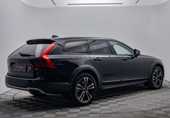 Подержанный автомобиль Volvo V90 Cross Country 2017 года (5 фото)