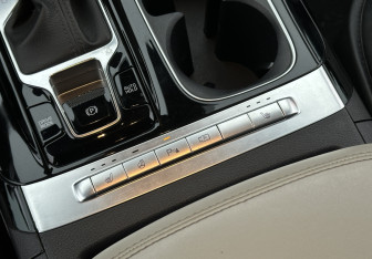 Подержанный автомобиль Kia Carnival 2021 года (21 фото)