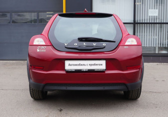 Подержанный автомобиль Volvo C30 2011 года (6 фото)