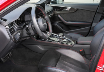 Подержанный автомобиль Audi A4 Sedan 2020 года (17 фото)