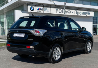 Подержанный автомобиль Mitsubishi Outlander 2013 года (5 фото)