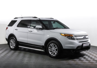 Подержанный автомобиль Ford Explorer 2013 года (3 фото)