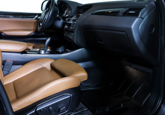 Подержанный автомобиль BMW X3 2017 года (10 фото)