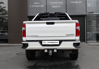 Подержанный автомобиль Chevrolet Silverado 2020 года (6 фото)
