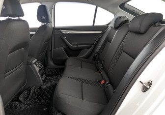 Подержанный автомобиль Skoda Octavia Liftback 2020 года (18 фото)