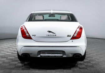 Подержанный автомобиль Jaguar XJ 2013 года (6 фото)