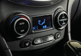 Подержанный автомобиль Hyundai Solaris Hatchback 2015 года (14 фото)