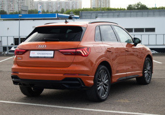 Подержанный автомобиль Audi Q3 2019 года (5 фото)