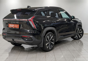 Подержанный автомобиль Geely Atlas 2024 года (5 фото)