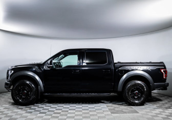 Подержанный автомобиль Ford F-150 2020 года (8 фото)