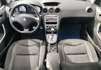 Подержанный автомобиль Peugeot 408 2014 года (10 фото)