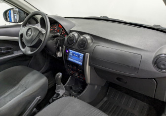 Подержанный автомобиль Nissan Almera Sedan 2015 года (18 фото)